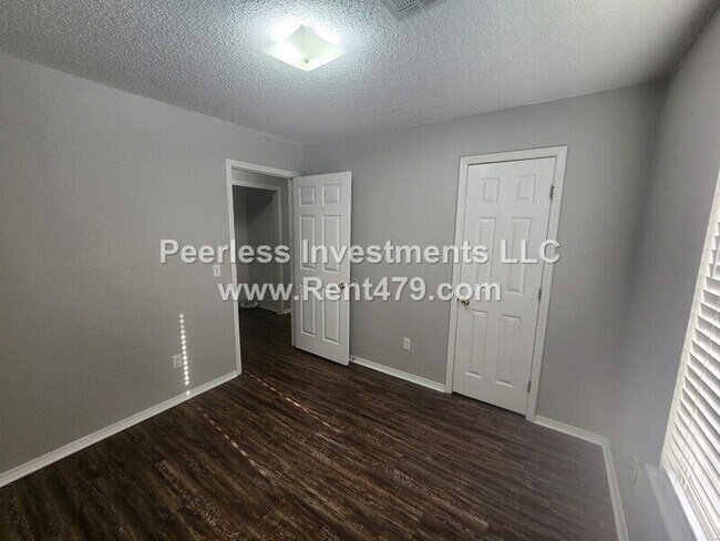 Building Photo - 511 4th Ave SW