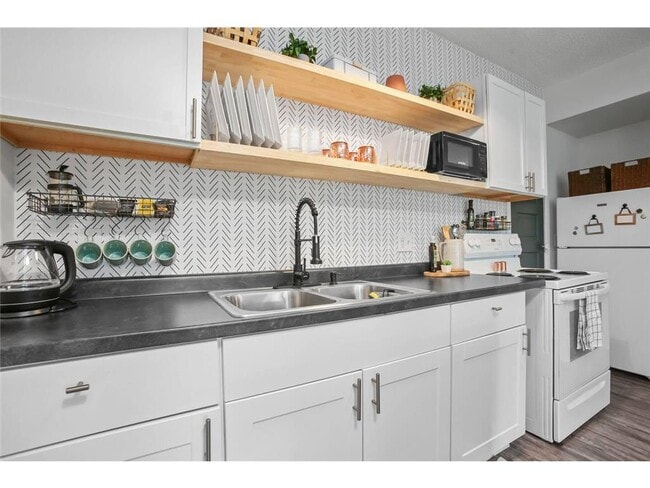 Building Photo - 4405 N Morgan Ave