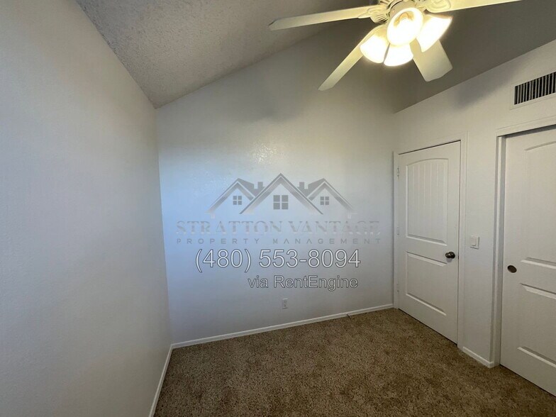 Building Photo - 441 S Maple