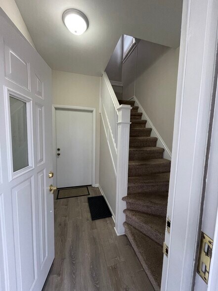 Access to building - 5434 N Lotus Ave