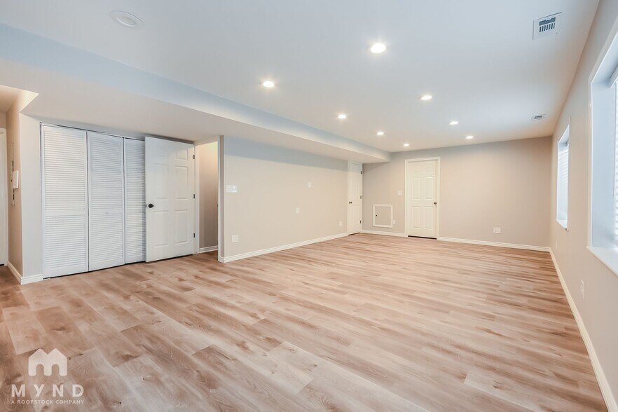 Building Photo - 935 Chris Cir