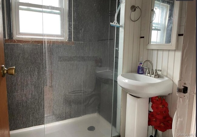 Building Photo - 418 E Olive St