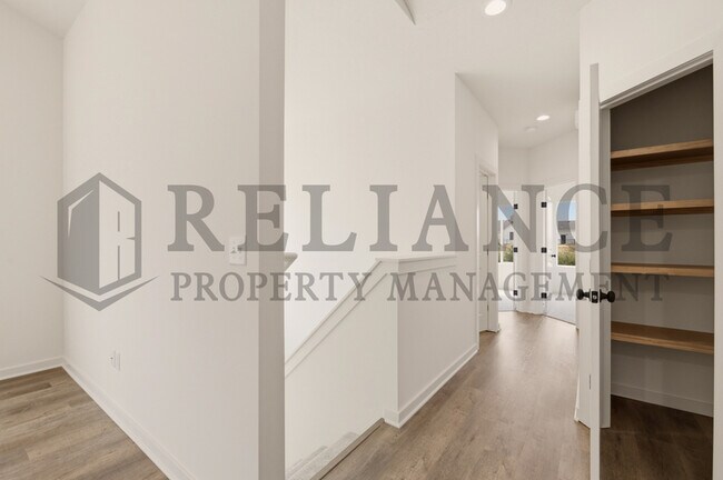 Building Photo - 5247 N Pinecrest Ct