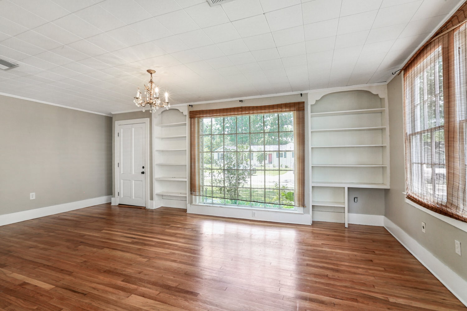 Building Photo - 1615 Marshall Dr