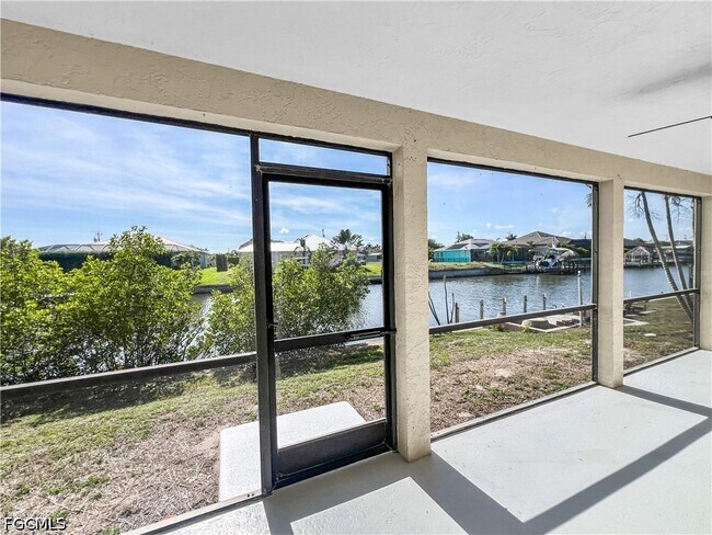 Building Photo - 4530 SW 10th Ave