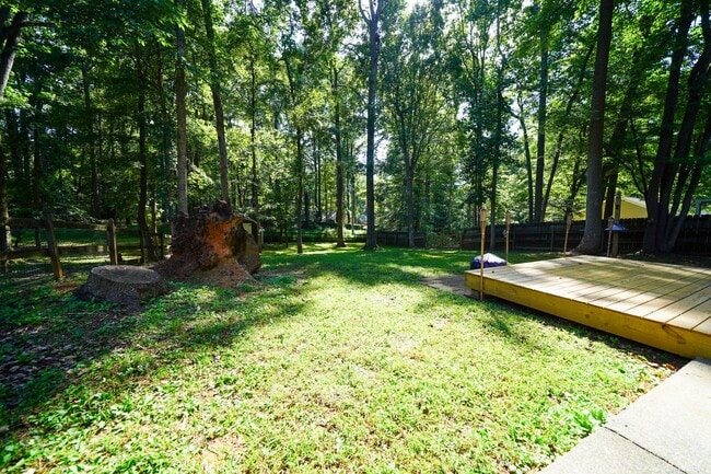 Building Photo - Mint Hill - 3 bed, 2 bath Large fenced bac...