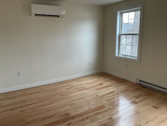 Building Photo - 90 Elm St