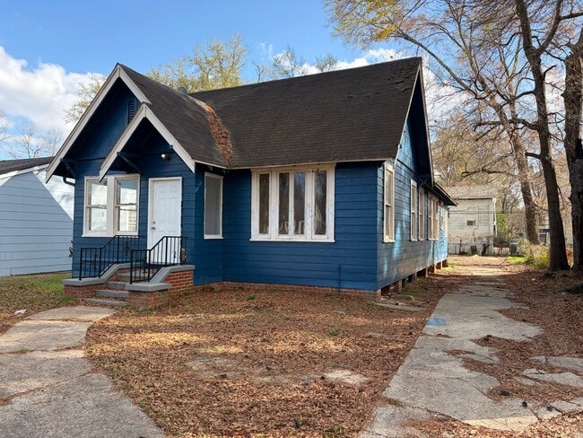 Building Photo - Cute 3 Bedroom Home Off Youree