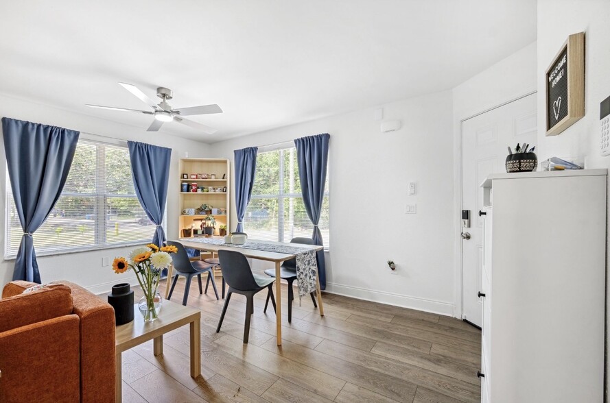 Dining area - 3801 Carroway St
