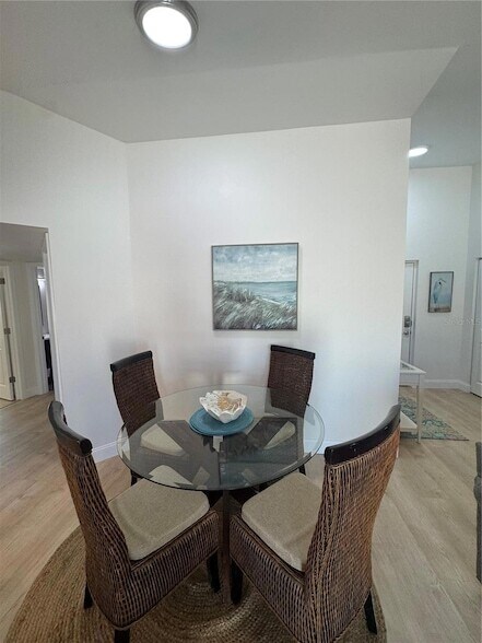 Building Photo - 2571 Cyprus Dr