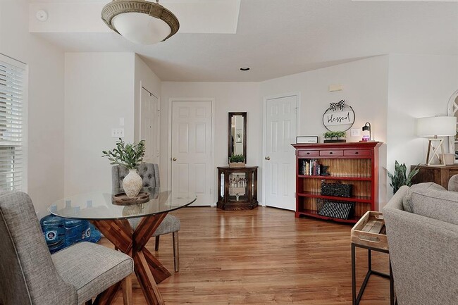 Building Photo - 15 S Avonlea Cir