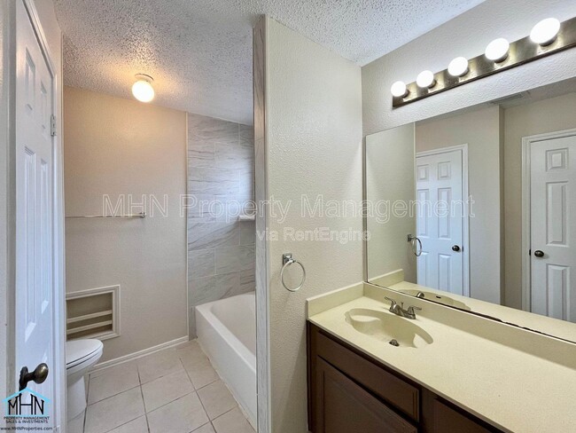 Building Photo - 1627 Firwick Dr