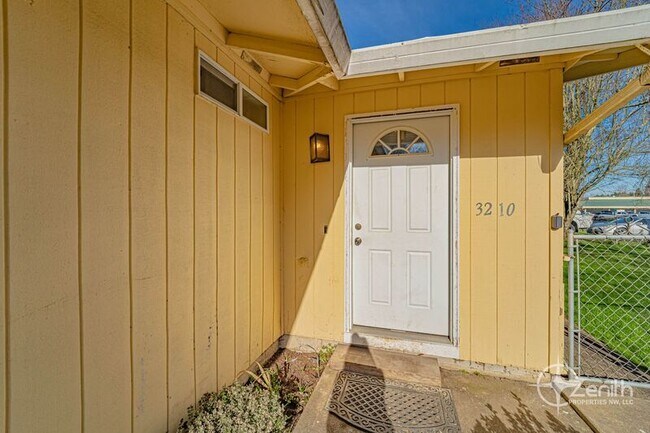 Building Photo - 3210 NE 44th St