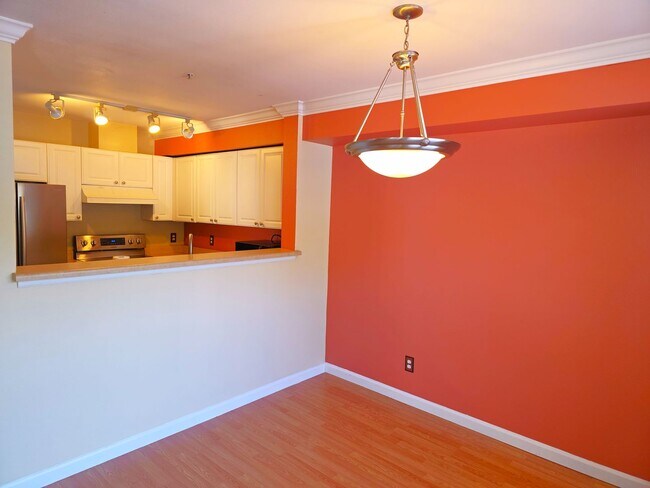 Building Photo - Latitude Condominiums 3 Bed, 2 Bath in Fed...