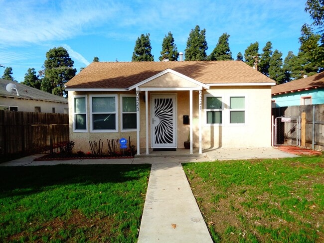 Primary Photo - 2 Bedroom 1 Bath Remodeled House for Rent ...