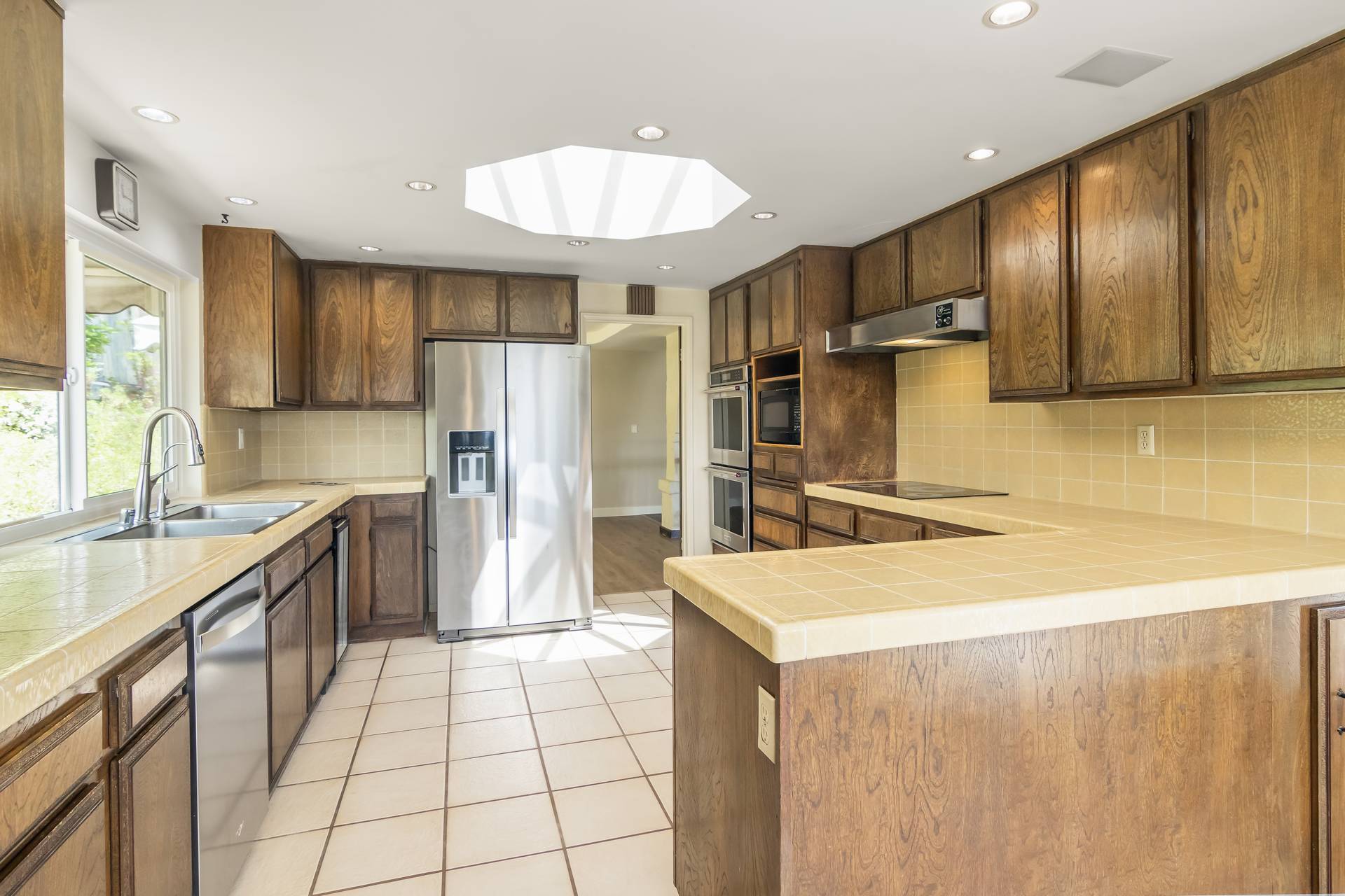 Building Photo - 14676 Deervale Pl