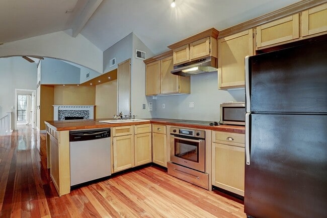 Building Photo - 4320 Hazard St