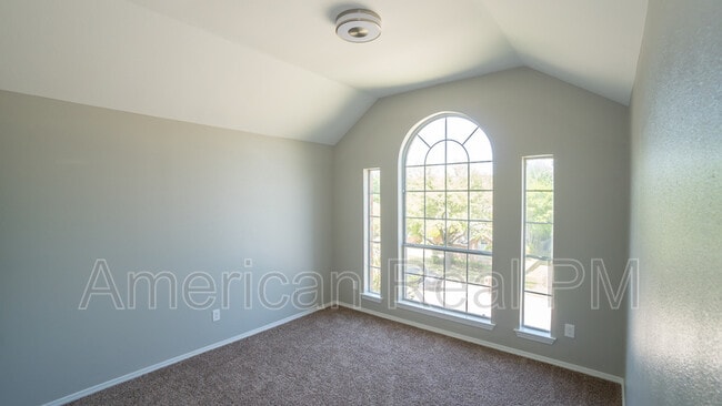 Building Photo - 728 Robin Meadow Dr