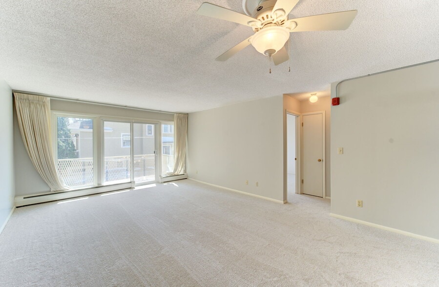 Building Photo - 410 6th Ave SW