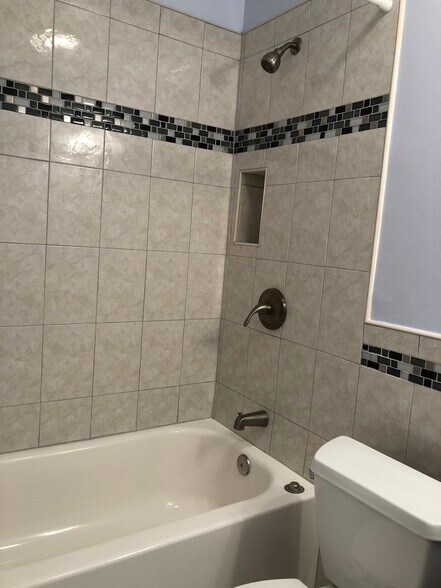 Second Bath - Shower - 3766 Persimmon Cir