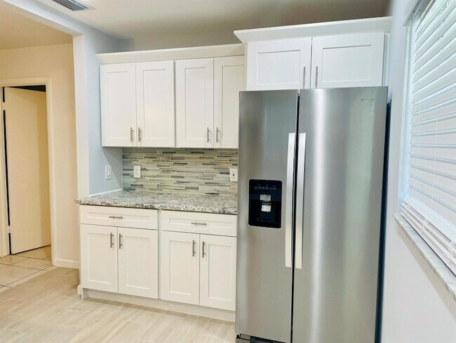 Building Photo - 612 Hummingbird Ln