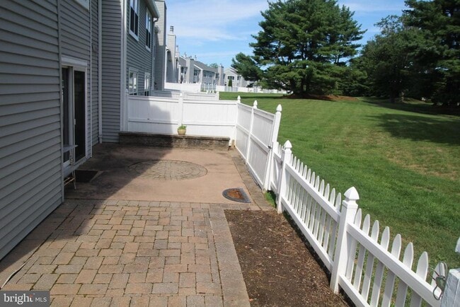 Building Photo - 681 Rose Hollow Dr