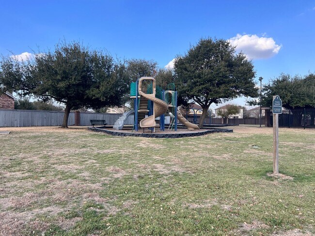 Building Photo - NorthPark / Taylor, TX / 4 bedrooms / Approx 2932 sq. ft. / Refrigerator / Washer & Dryer / New C...