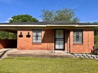 Building Photo - MLK DR