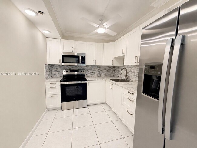 Building Photo - 1300 St Charles Pl