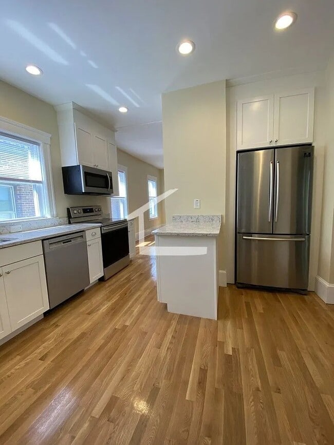 Building Photo - No Brokers Fee, Large Renovated Unit, Steps from the T Stop, Heat, Hot Water Included,