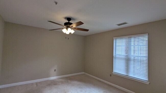 Building Photo - Three Bedroom Waterfront Condo Mooresville