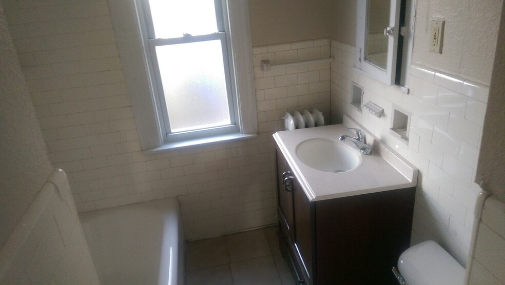 BATHROOM - 177 Davenport Ave