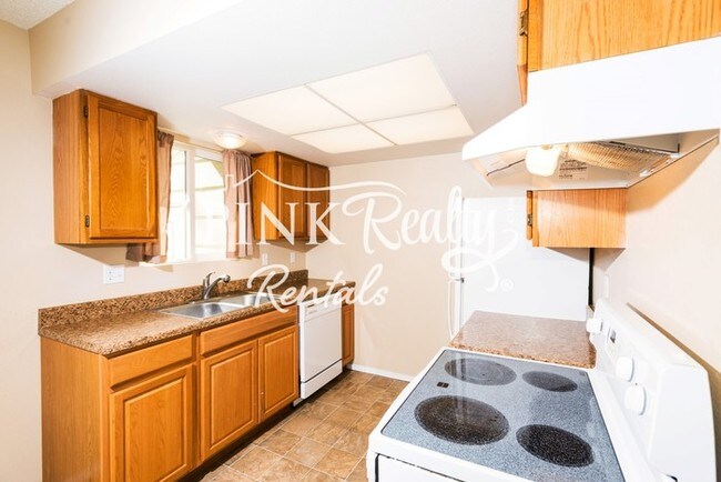Building Photo - Great 2-Story Townhome in Soaring Eagle