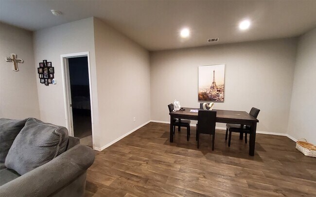 Building Photo - 22619 Castello Lakes Dr
