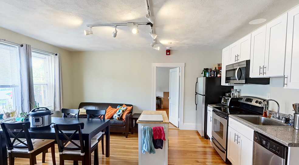Primary Photo - 408 Highland Ave