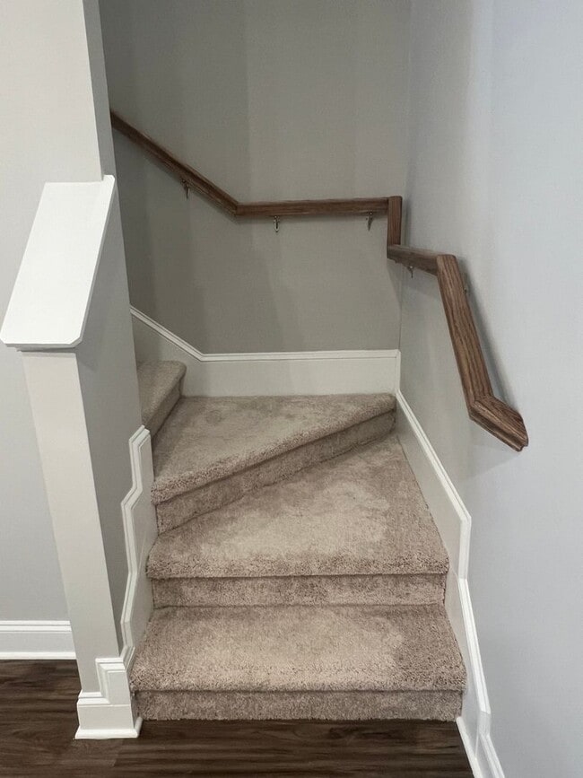 Building Photo - 3 Bedroom Townhouse in Washington Square!-...
