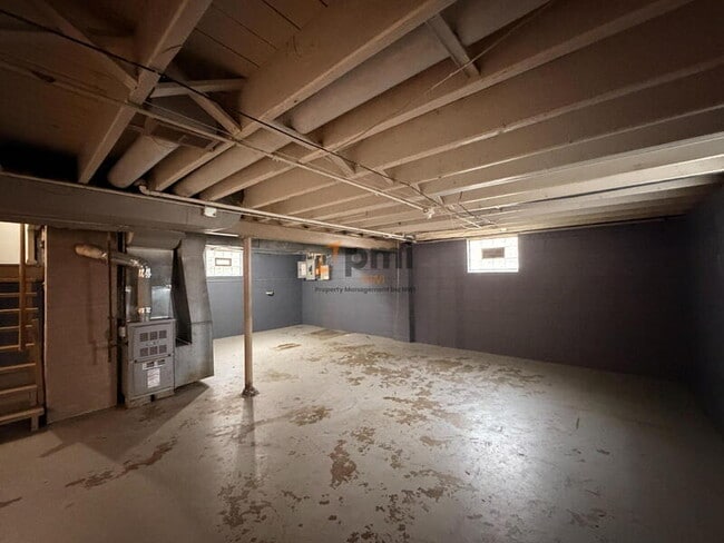 Building Photo - 1433 Shell St