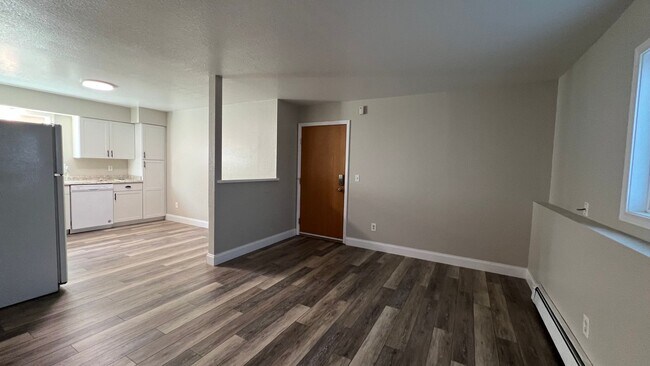 Building Photo - 1103 Karluk St