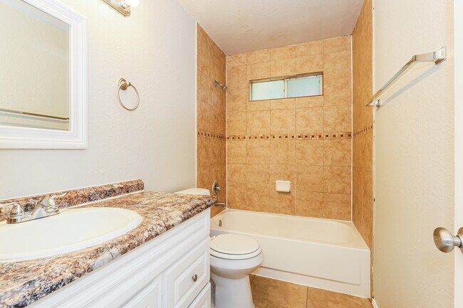 Building Photo - 2322 Piddler Dr