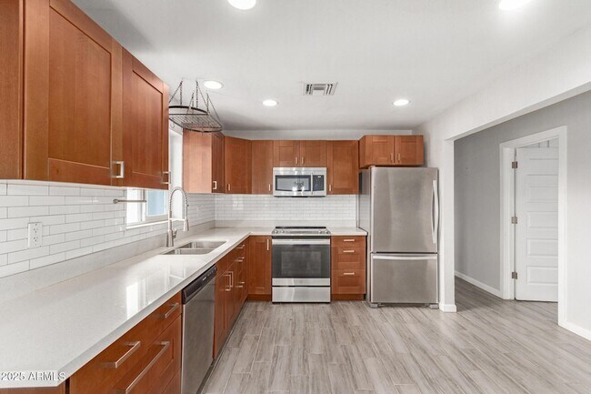 Building Photo - 501 E El Camino Dr
