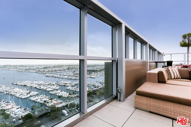 Building Photo - 13700 Marina Pointe Dr