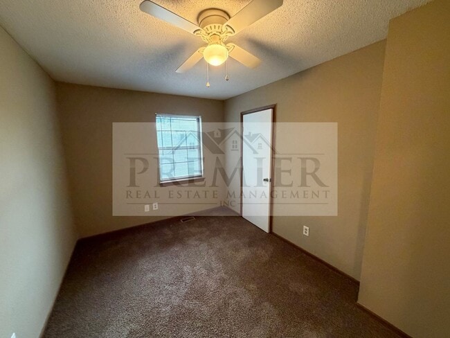 Building Photo - 3556 NE Independence Ave