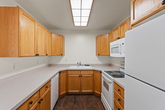 Building Photo - Remodeled 3 Bedroom 3 Bath Condo for Rent ...