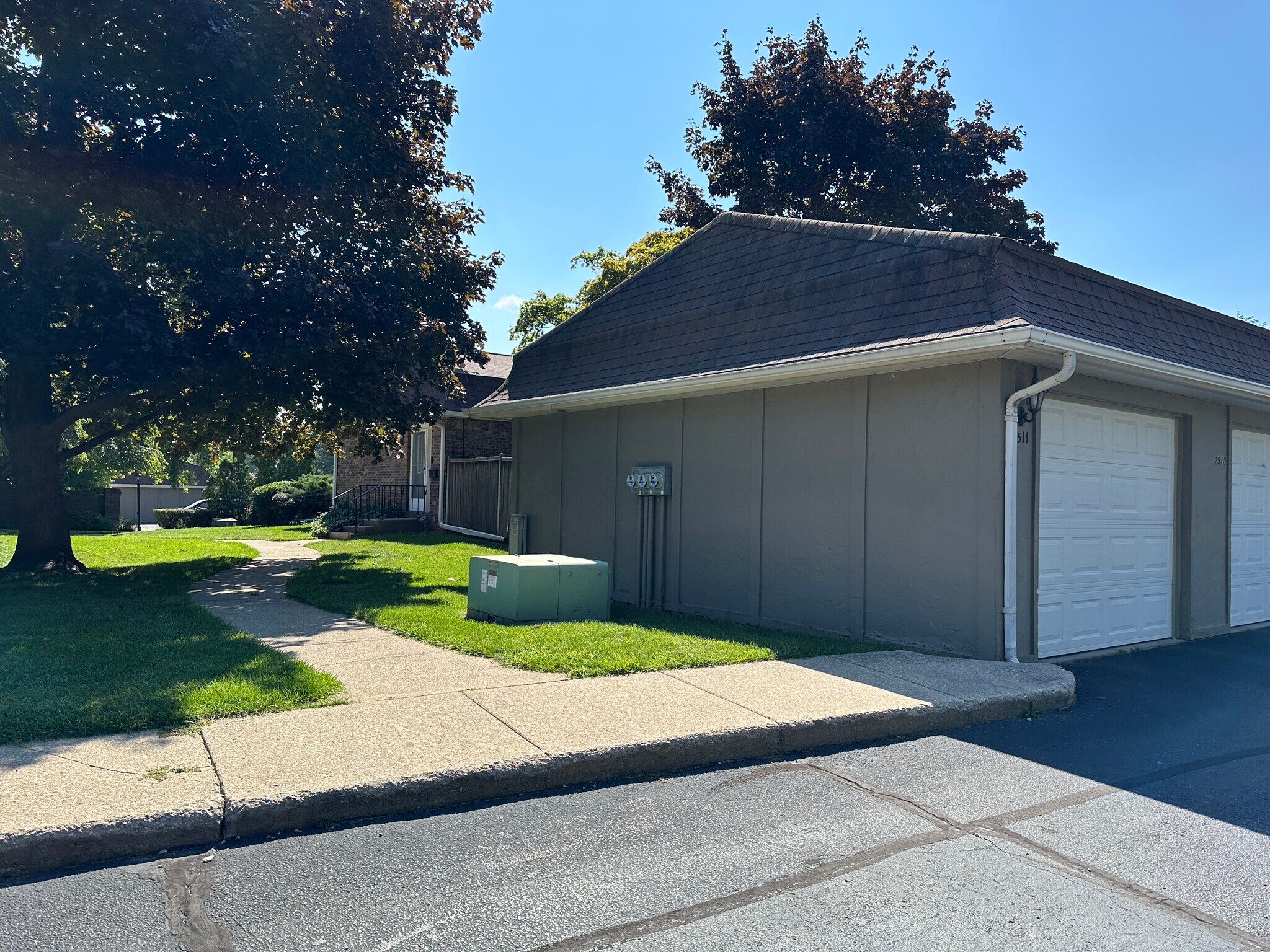 Detached garage with front door in background - 2511 Dover Ln