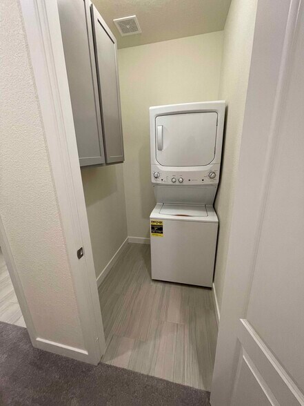 Building Photo - 8781 S Wenatchee Ct