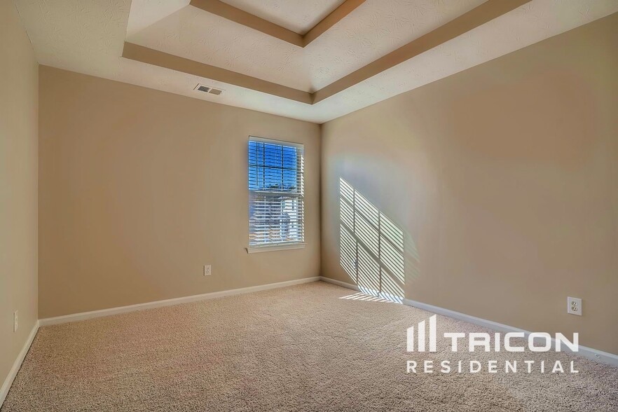 Building Photo - 6070 Autumn Green Dr