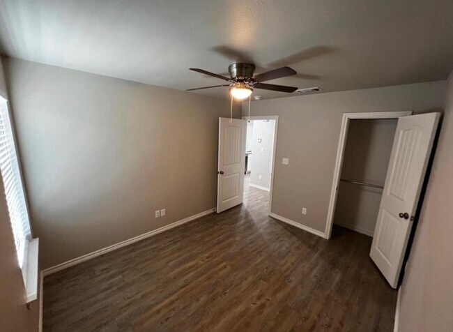 Building Photo - 2632 Hickory Ave