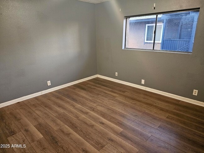 Building Photo - 286 W Palomino Dr