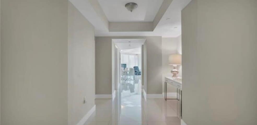 Building Photo - 9401 Collins Ave
