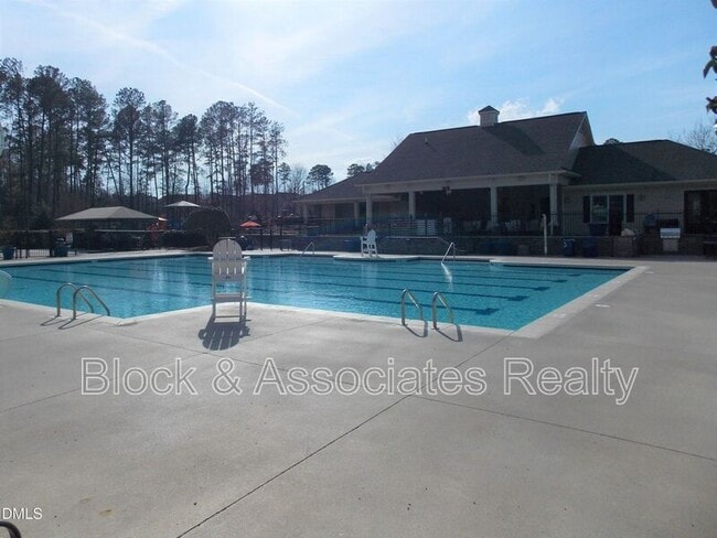 Building Photo - 2433 Cedar Rock Dr